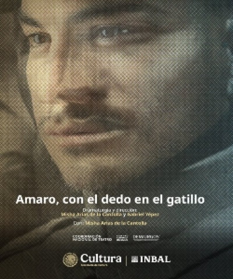 Amaro con el dedo en el gatillo